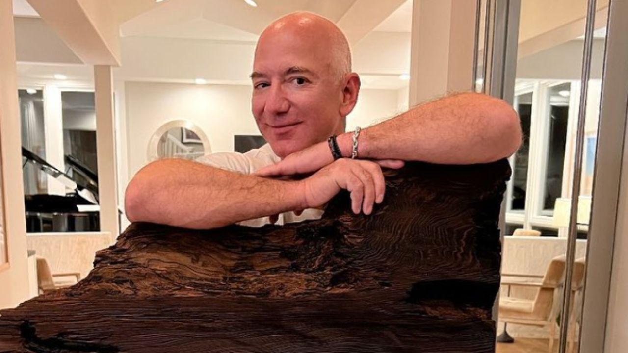 Jeff Bezos gasta mais de meio milhão de dólares em uma compra extravagante de cashmere da Brunello Cucinelli