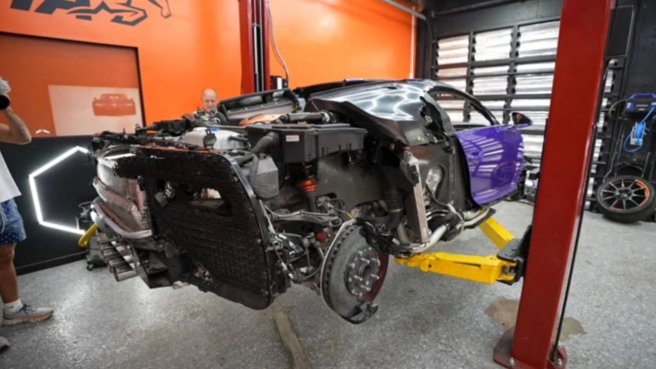 YouTuber tenta reconstruir Bugatti Chiron de US$ 4 milhões após grave acidente