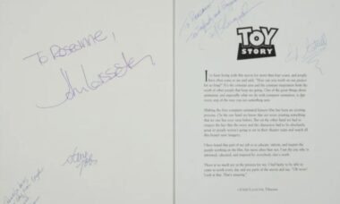 Item raro de Toy Story assinado por Steve Jobs vai a leilão — e o preço pode explodir