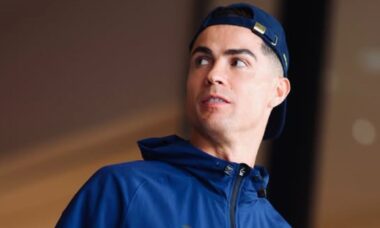 Cristiano Ronaldo compra Mercedes G-Wagon conversível de R$ 7 milhões e detalhe exclusivo impressiona fãs