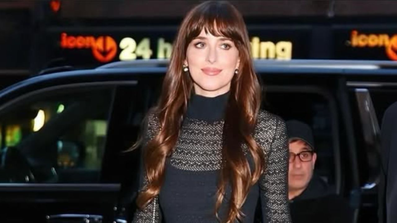 Dakota Johnson lucra US$ 2,4 milhões com venda de mansão icônica em Hollywood