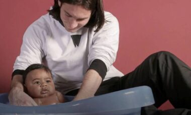 A foto que uniu duas gerações do Barcelona: o dia em que Messi encontrou Lamine Yamal ainda bebê