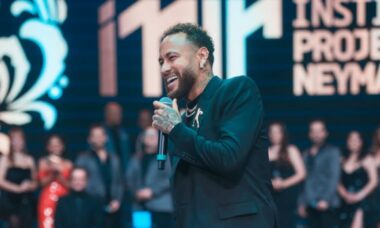 Perfume de Neymar viraliza após aparecer no vestiário do Santos; descubra o valor