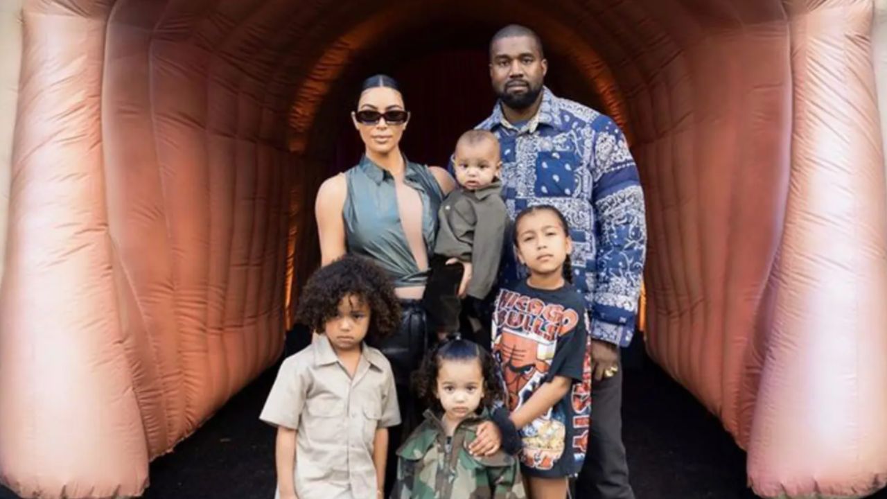 Kim Kardashian revela quantas babás tem para cuidar dos quatro filhos